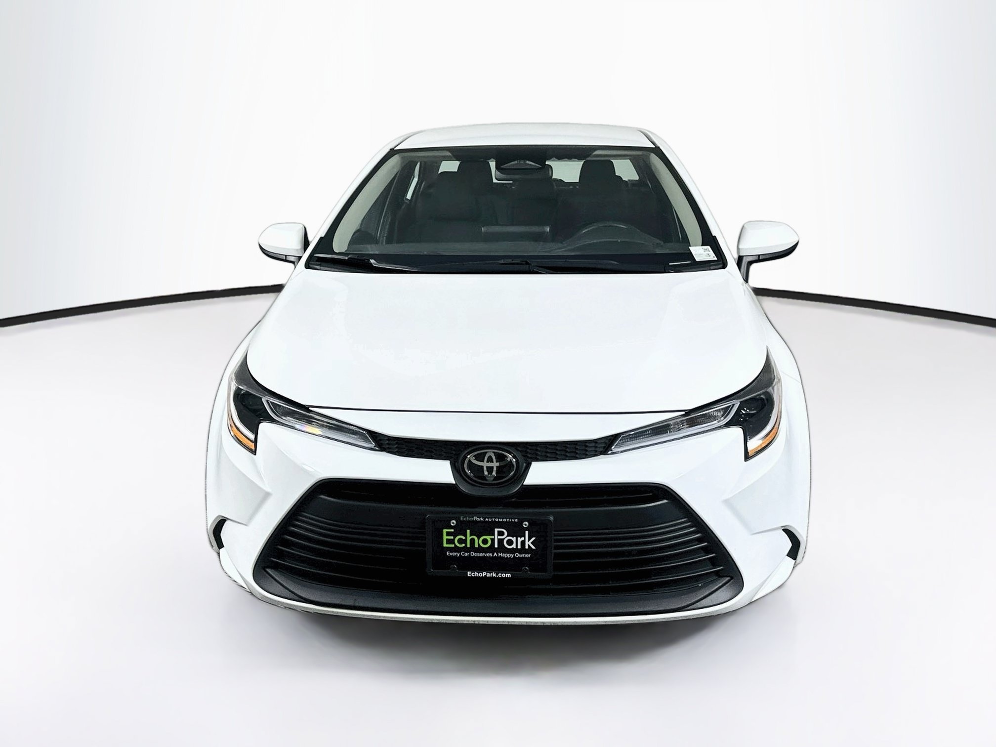 Used 2025 Toyota Corolla LE FWD image 2