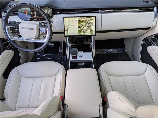 Certified 2025 Land Rover Range Rover SE image 19