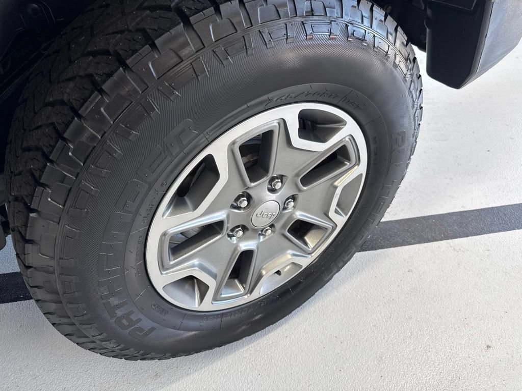 Used 2016 Jeep Wrangler Unlimited Rubicon w/ Connectivity Group AWD/4WD image 10