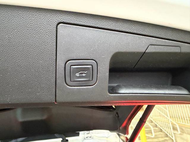 Used 2019 Cadillac XT4 Premium Luxury image 14