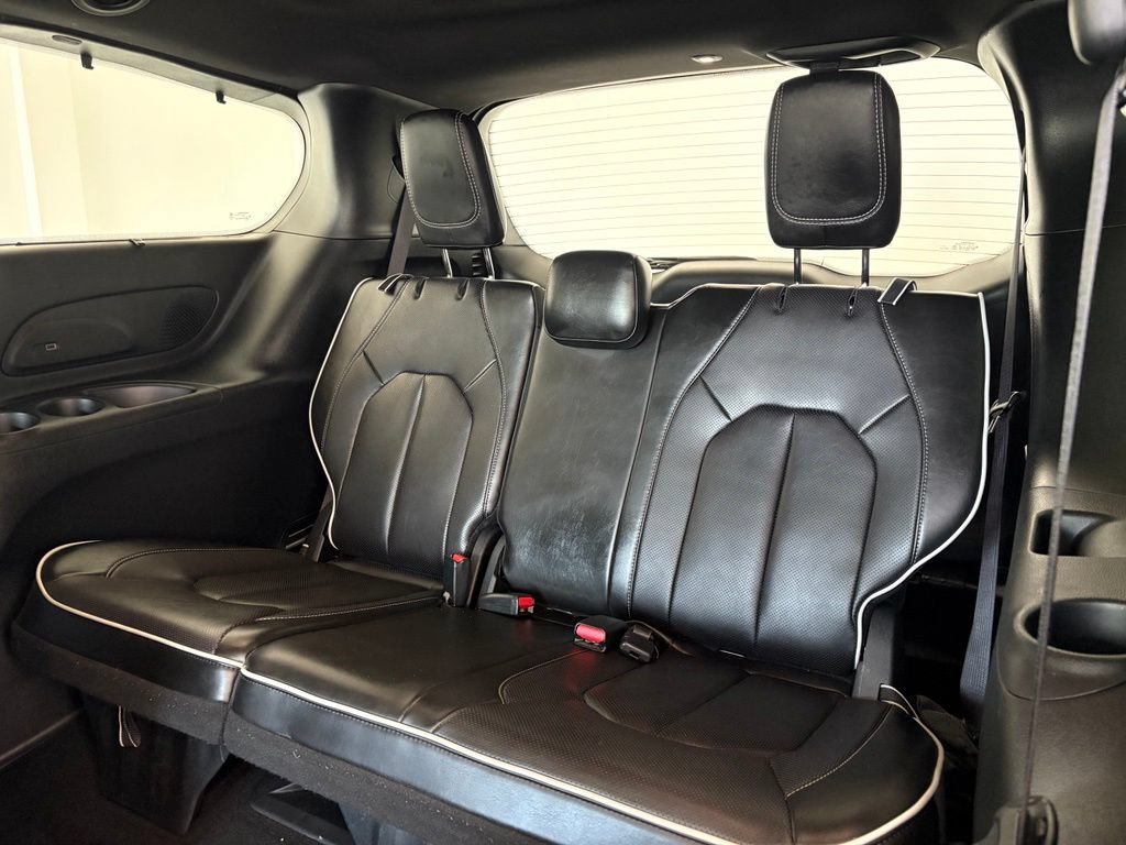 Used 2025 Chrysler Pacifica Limited FWD image 39
