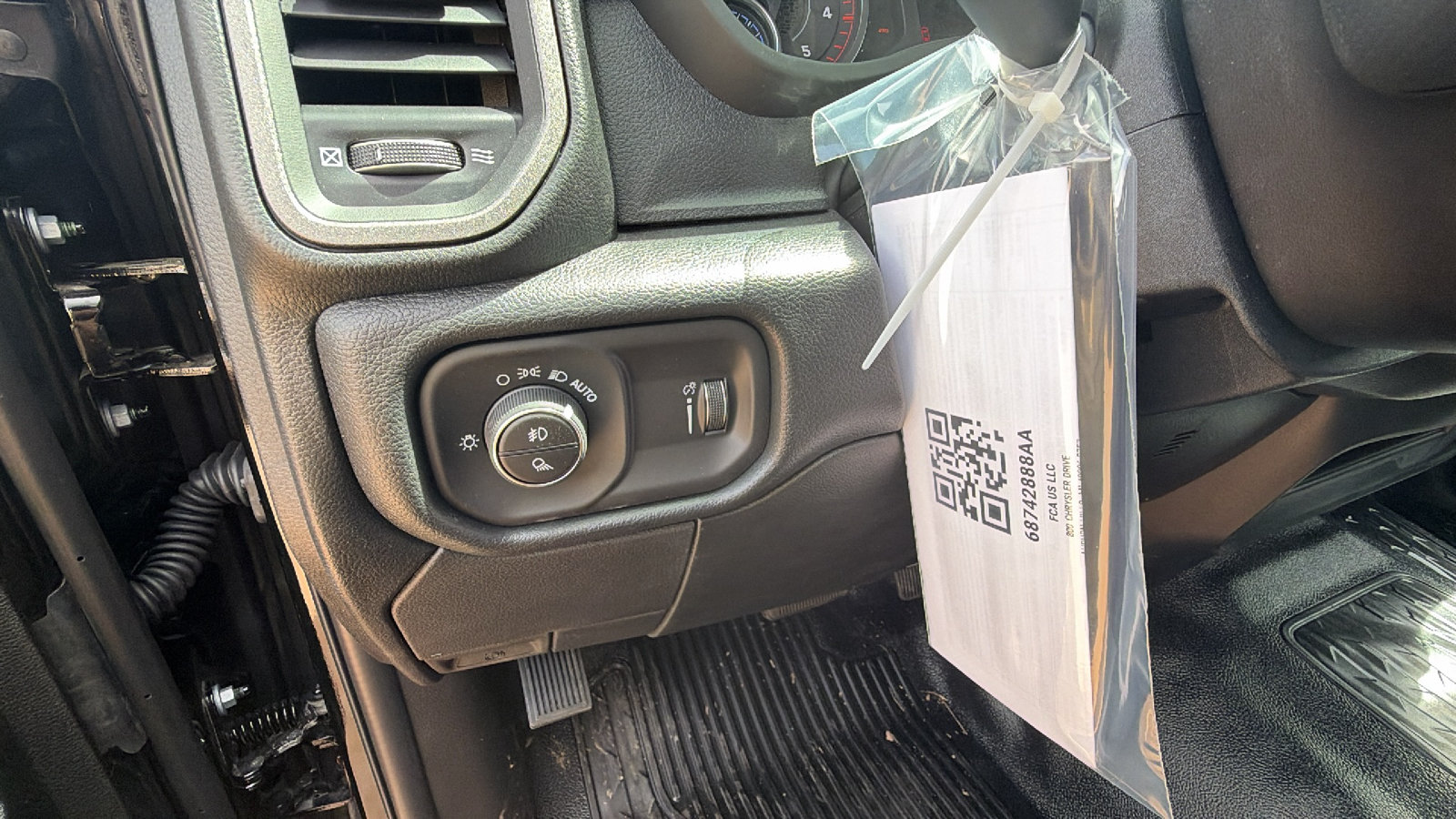 New 2026 RAM 5500 Tradesman w/ Chrome Appearance Group AWD/4WD image 23
