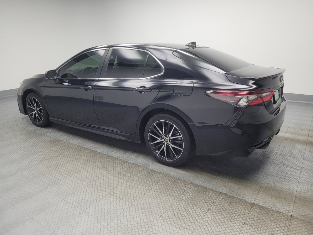 Used 2022 Toyota Camry SE image 3