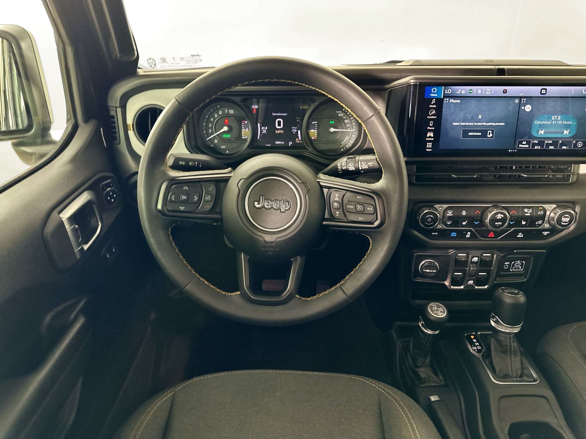 Used 2024 Jeep Wrangler Unlimited w/ Convenience Group AWD/4WD image 28