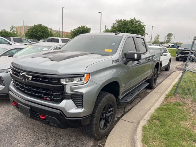 Used 2023 Chevrolet Silverado 1500 LT Trail Boss w/ LT Trail Boss Premium Package AWD/4WD image 3