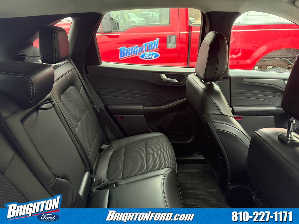Certified 2025 Ford Escape SE image 9