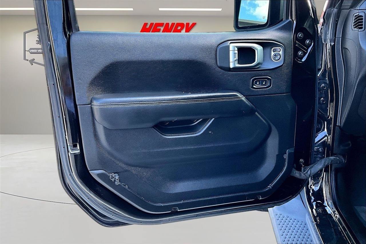 Used 2018 Jeep Wrangler Unlimited Sahara AWD/4WD image 21