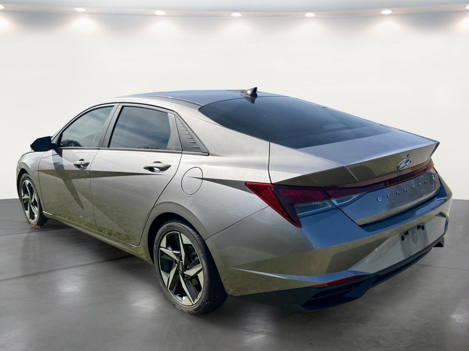 Used 2023 Hyundai Elantra SEL w/ Convenience Package FWD image 18