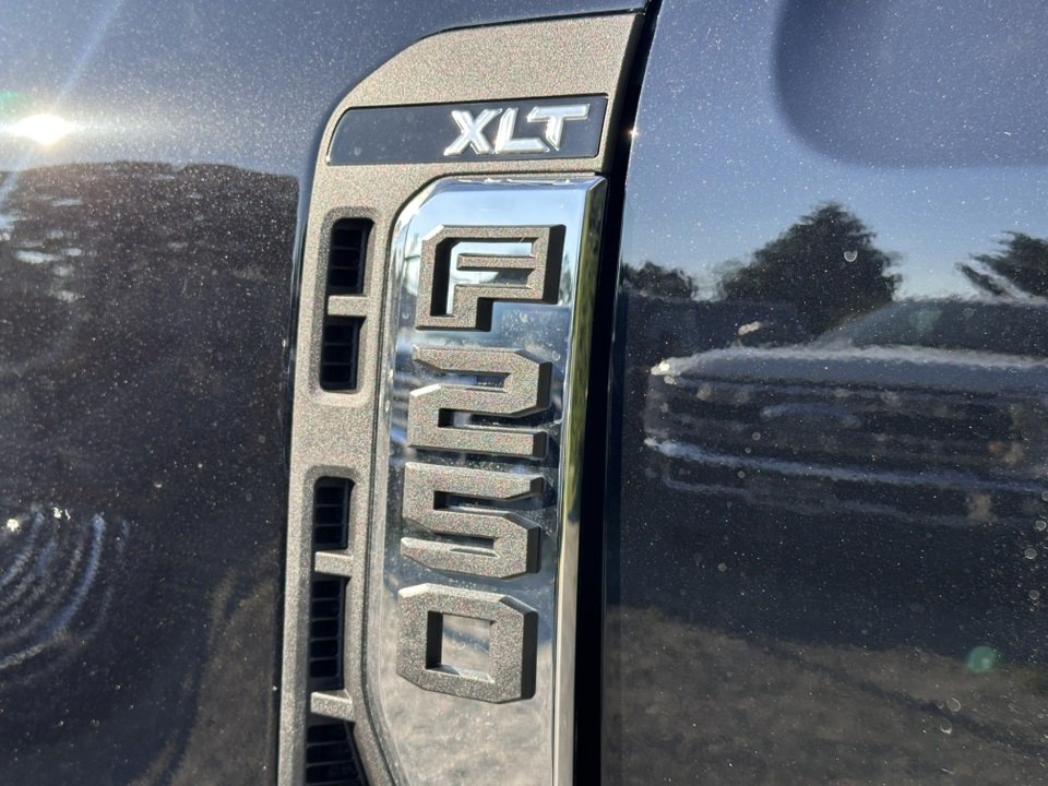 New 2025 Ford F250 XLT w/ FX4 Off-Road Package image 16