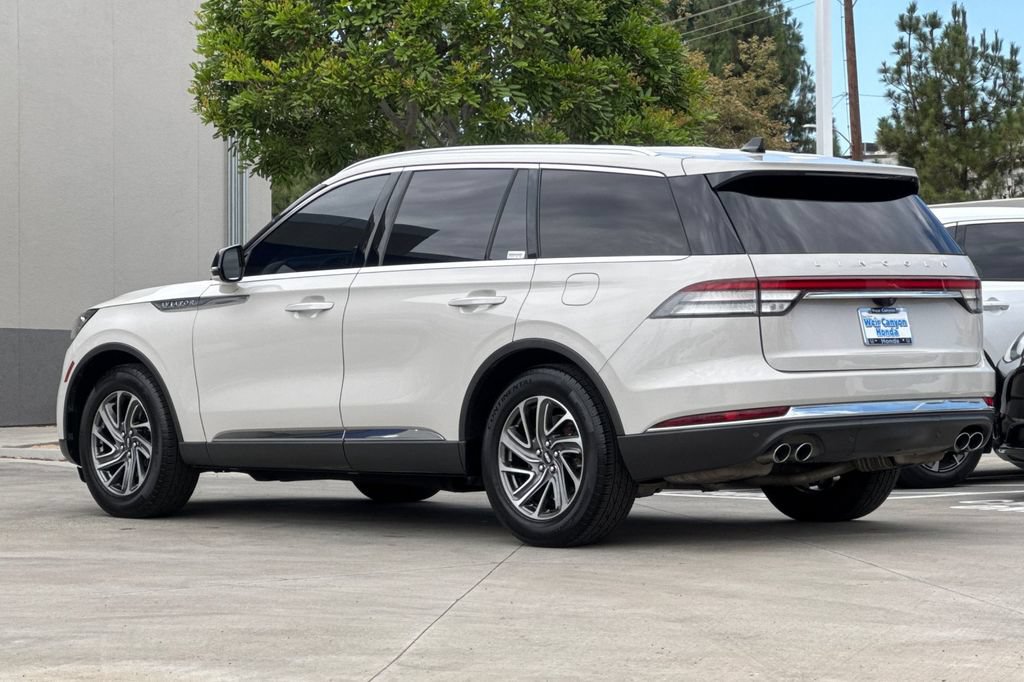 Used 2021 Lincoln Aviator 2WD w/ Elements Package image 3