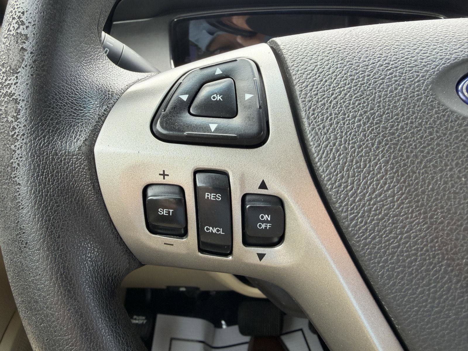 Used 2018 Ford Taurus SE FWD image 13