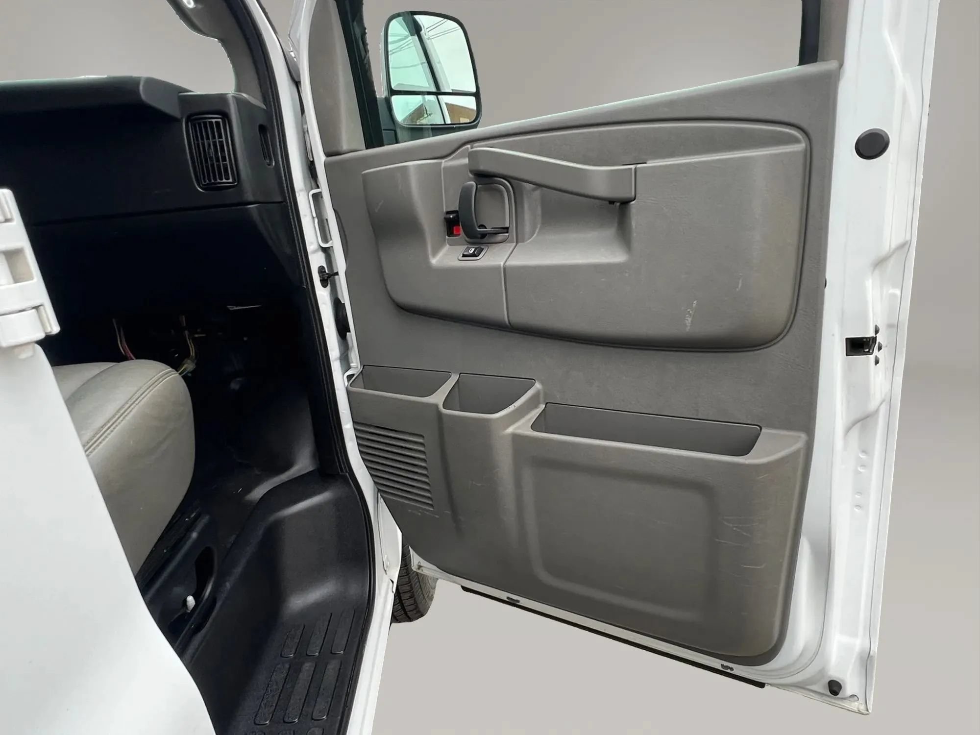 Used 2020 Chevrolet Express 2500 w/ Driver Convenience Package RWD image 30