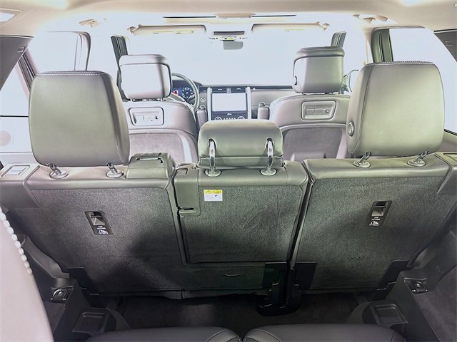 Used 2024 Land Rover Discovery S image 24