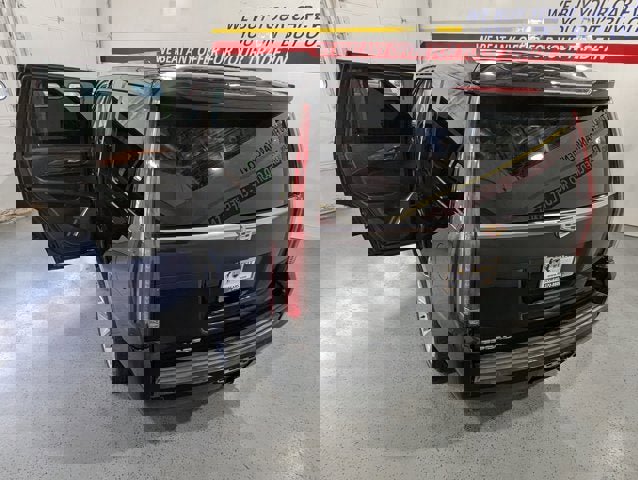 Used 2016 Cadillac Escalade Luxury image 13