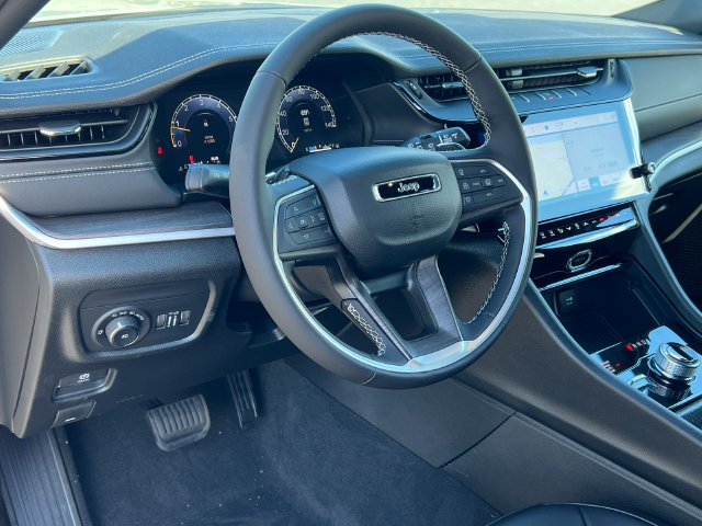 New 2027 Jeep Grand Cherokee Limited w/ Limited Altitude Package AWD/4WD image 16