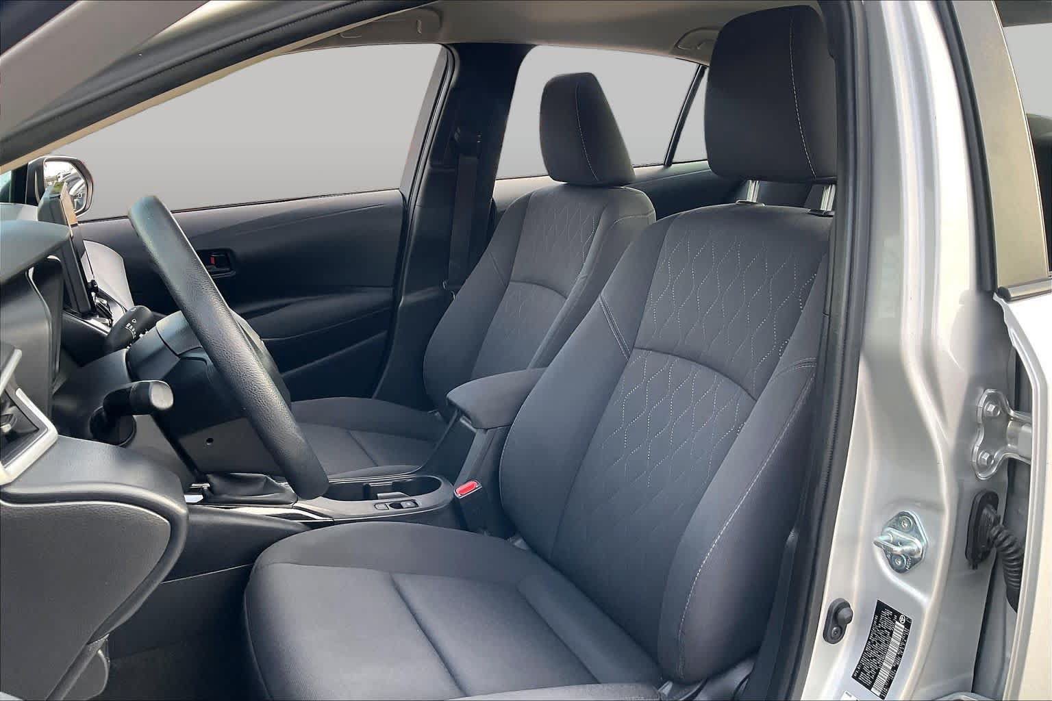 Used 2025 Toyota Corolla LE FWD image 8