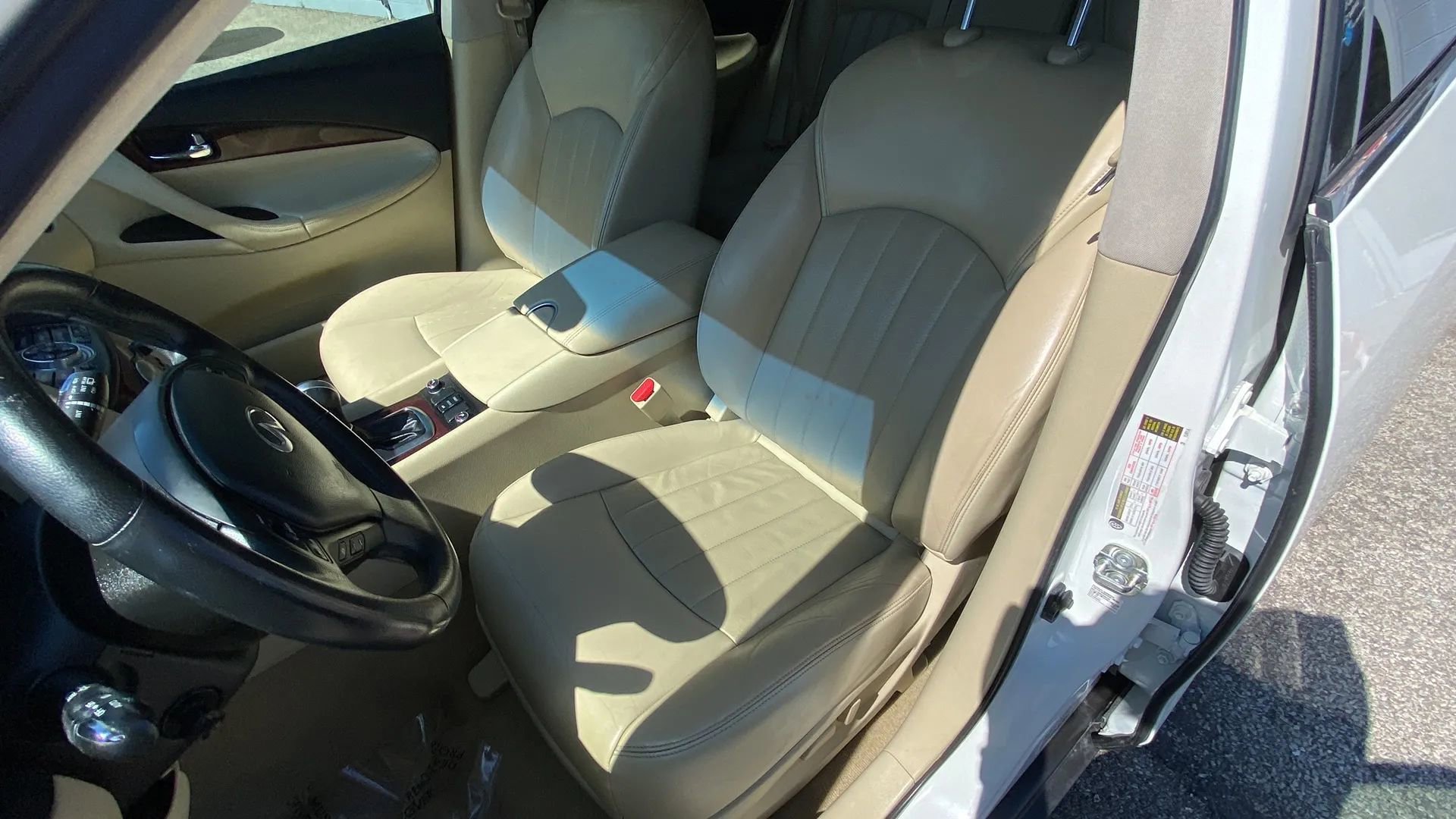 Used 2017 INFINITI QX50 2WD w/ Premium Plus Package image 3