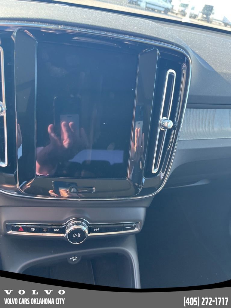 Certified 2025 Volvo XC40 B5 Plus image 10