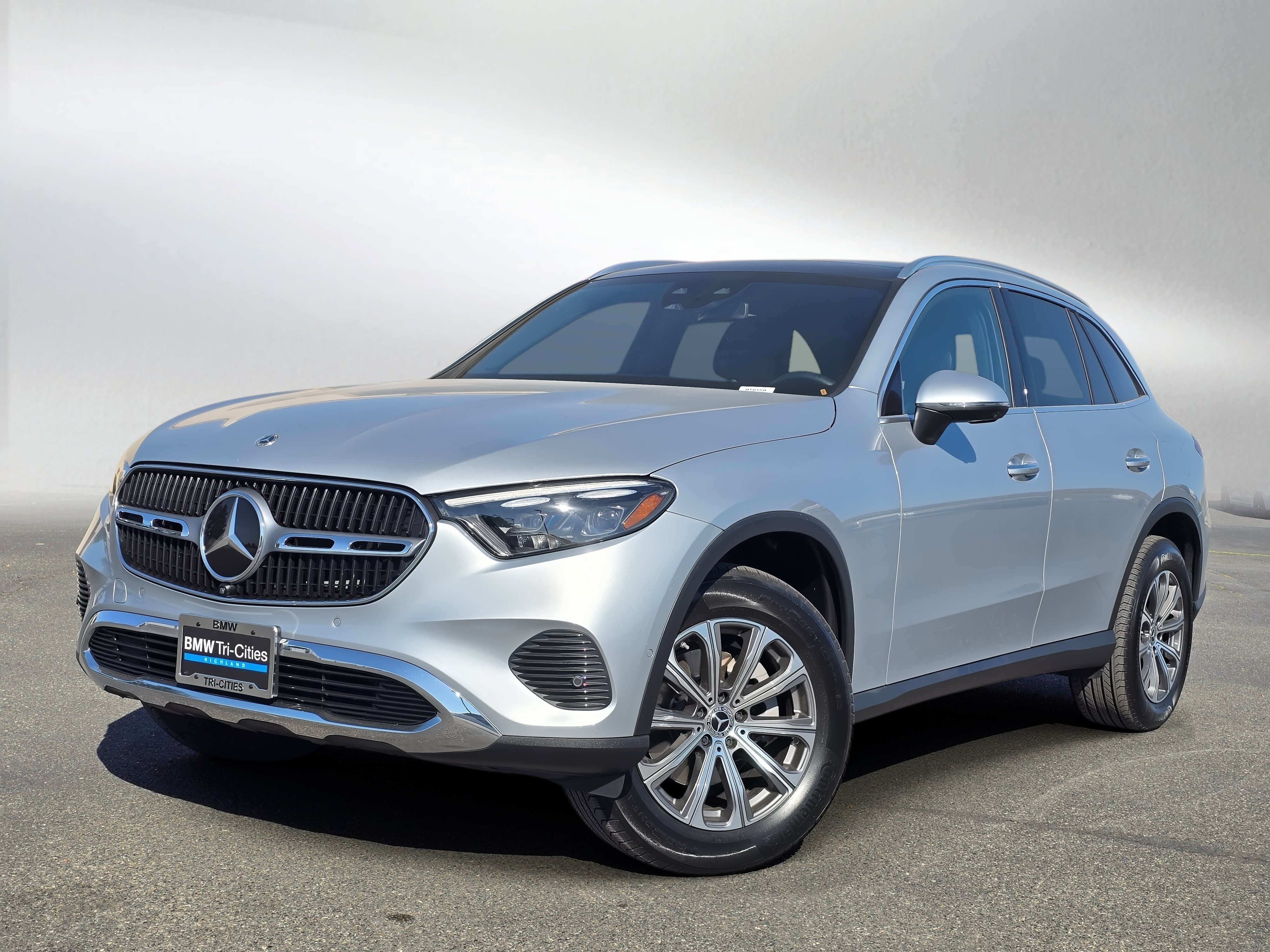 Used 2023 Mercedes-Benz GLC 300 4MATIC image 1