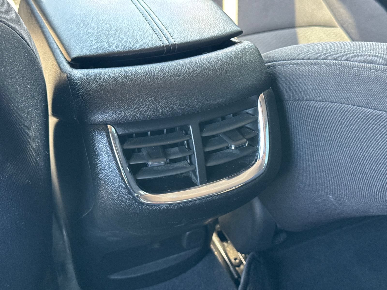Used 2017 Chevrolet Malibu LT FWD image 14