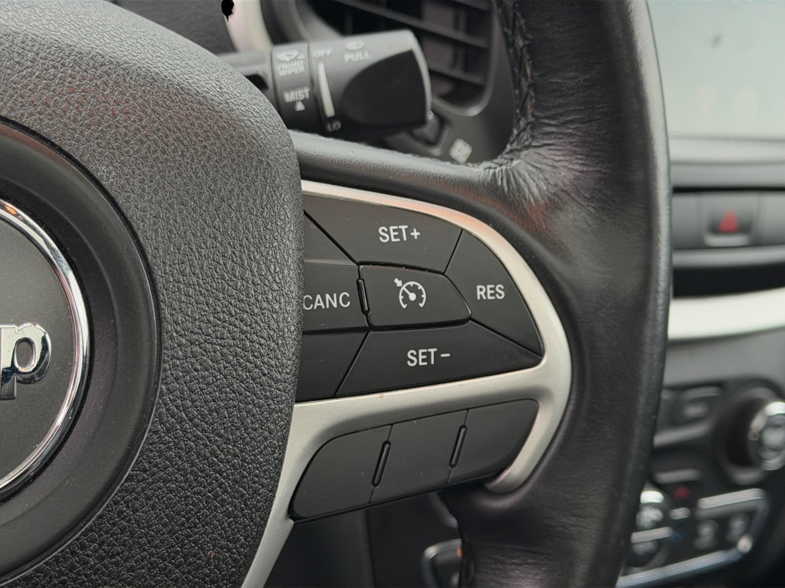 Used 2016 Jeep Cherokee Trailhawk w/ Comfort/Convenience Group AWD/4WD image 32