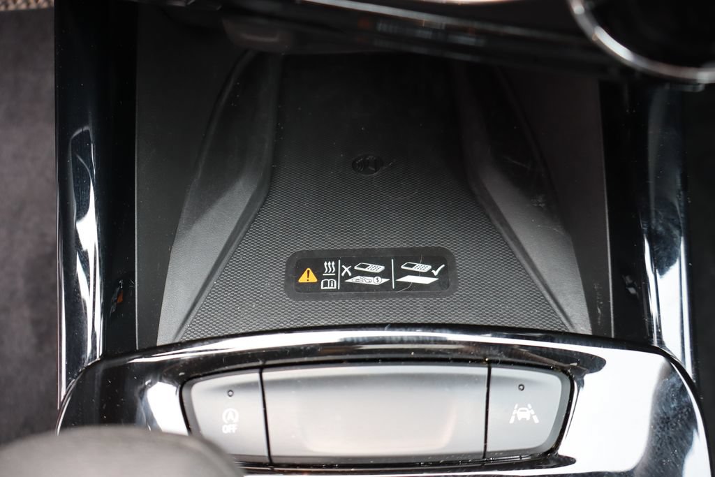 Used 2024 Chevrolet Trax RS w/ Sunroof Package FWD image 20