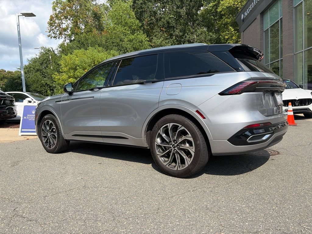 Used 2025 Lincoln Nautilus Reserve AWD/4WD image 4