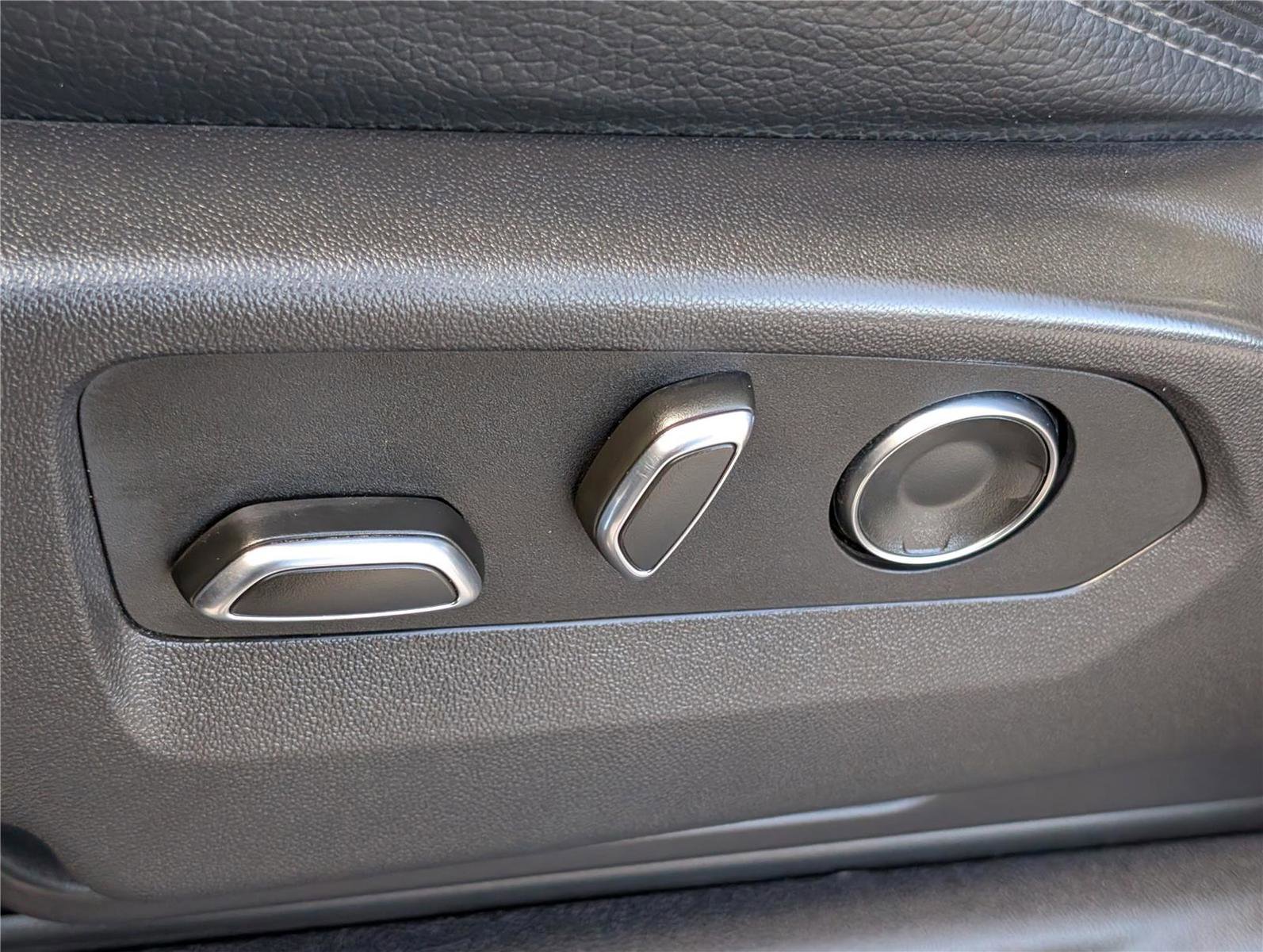 Used 2024 GMC Sierra 3500 Denali w/ Technology Package image 24