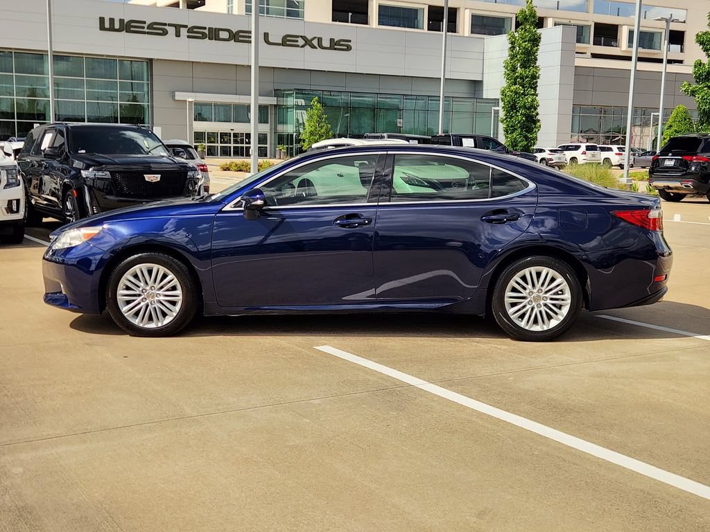 Used 2014 Lexus ES 350 w/ Luxury Package FWD image 4