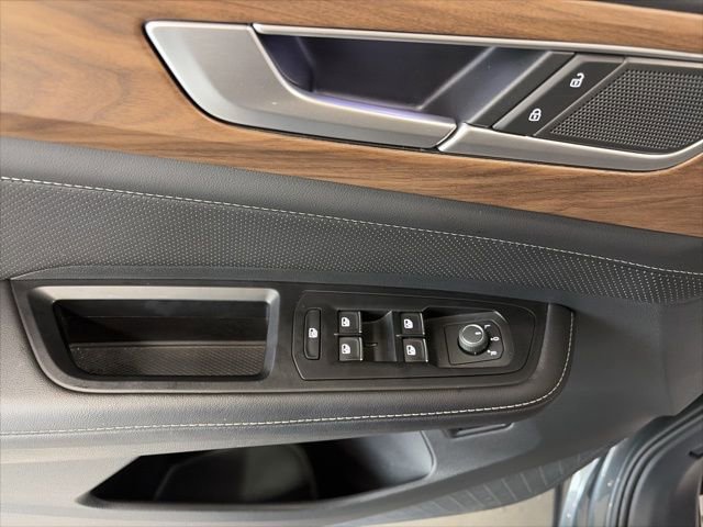 Used 2024 Volkswagen Atlas SE w/ Black Wheel Package AWD/4WD image 17