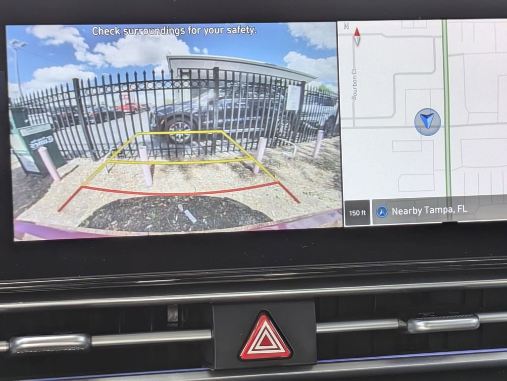 Used 2025 Hyundai Elantra SEL FWD image 17