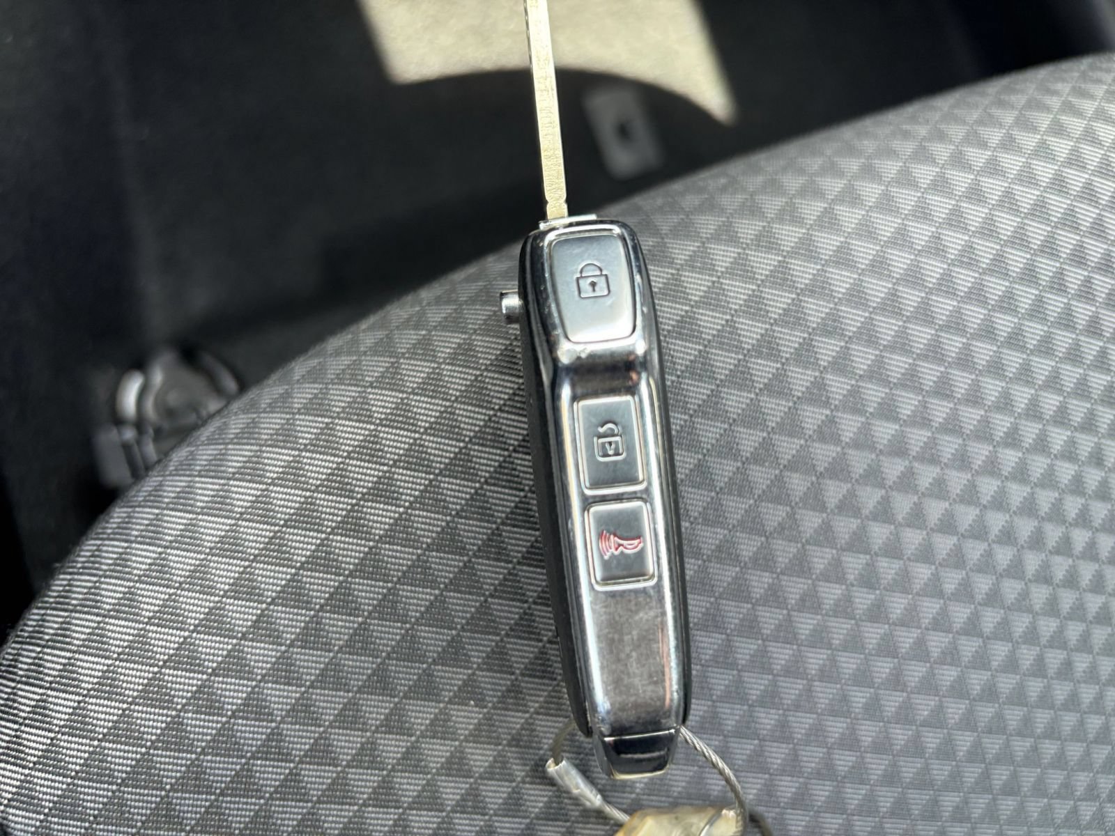 Used 2025 Kia Soul LX w/ LX Technology Package FWD image 17