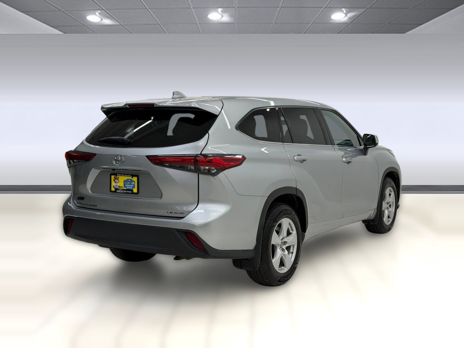 Used 2020 Toyota Highlander LE AWD/4WD image 7