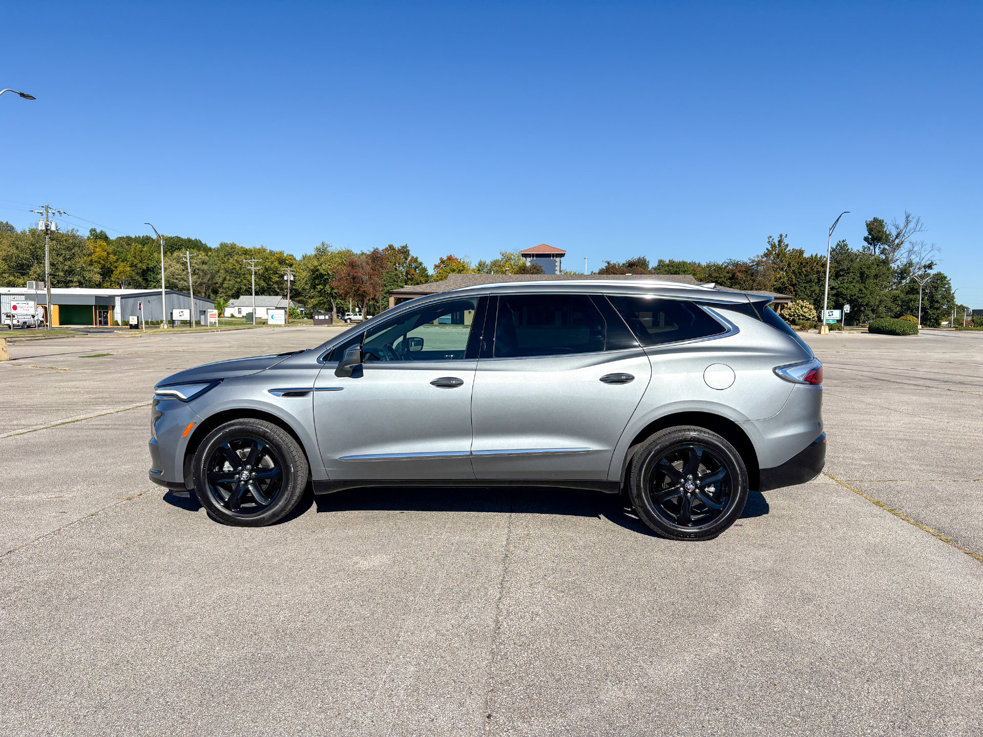 Used 2024 Buick Enclave Essence w/ Experience Buick Package FWD image 5