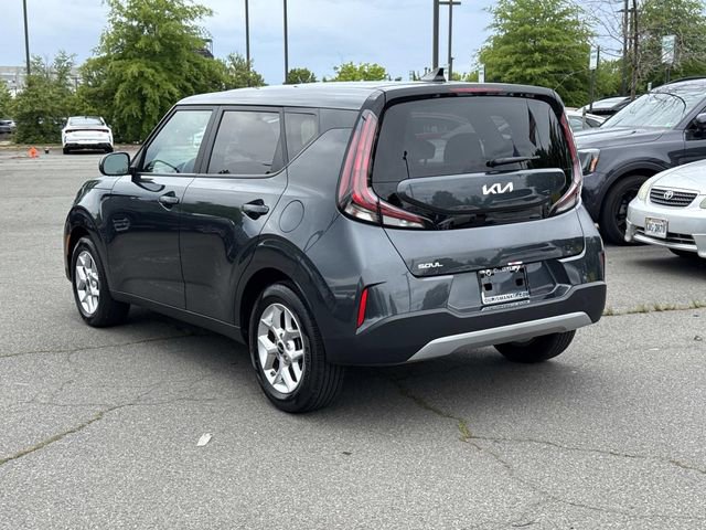 Used 2025 Kia Soul LX w/ LX Technology Package FWD image 4