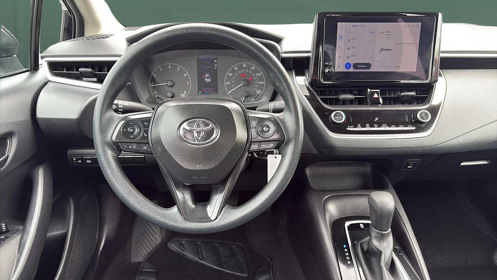Used 2025 Toyota Corolla LE FWD image 10