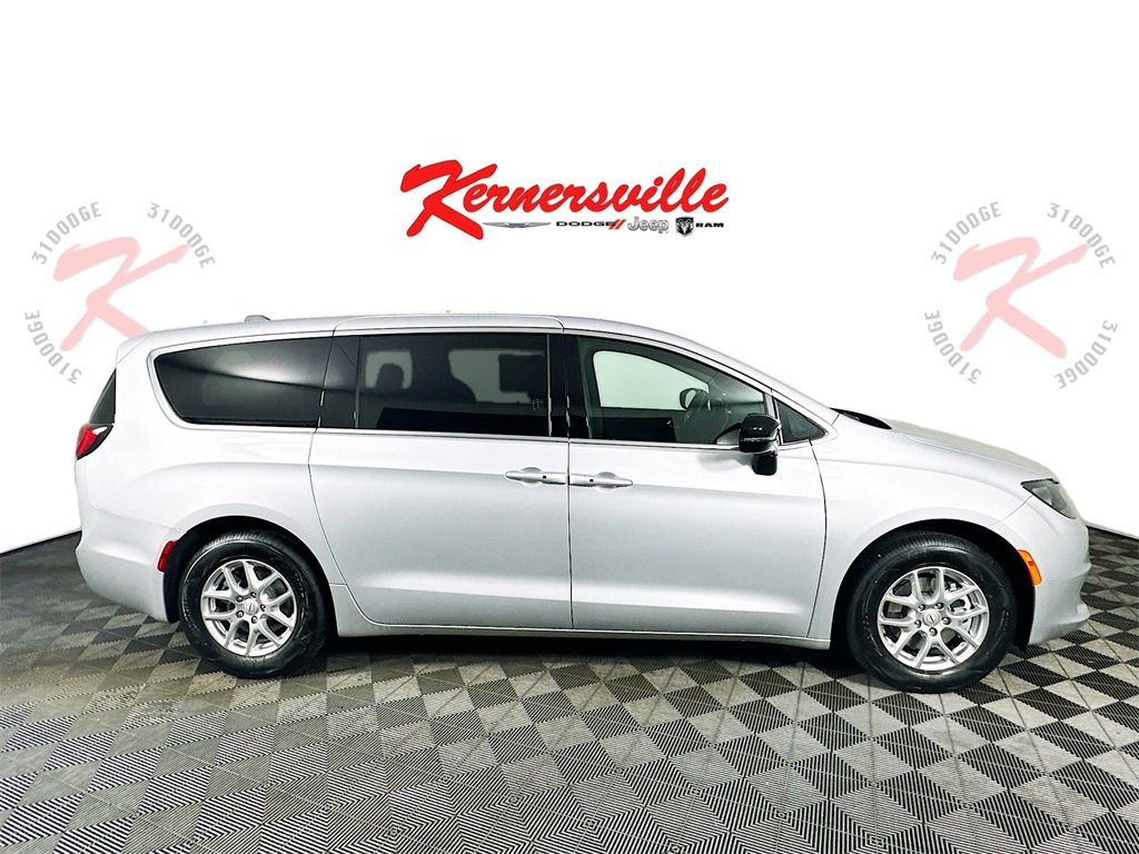 New 2026 Chrysler Voyager LX image 8