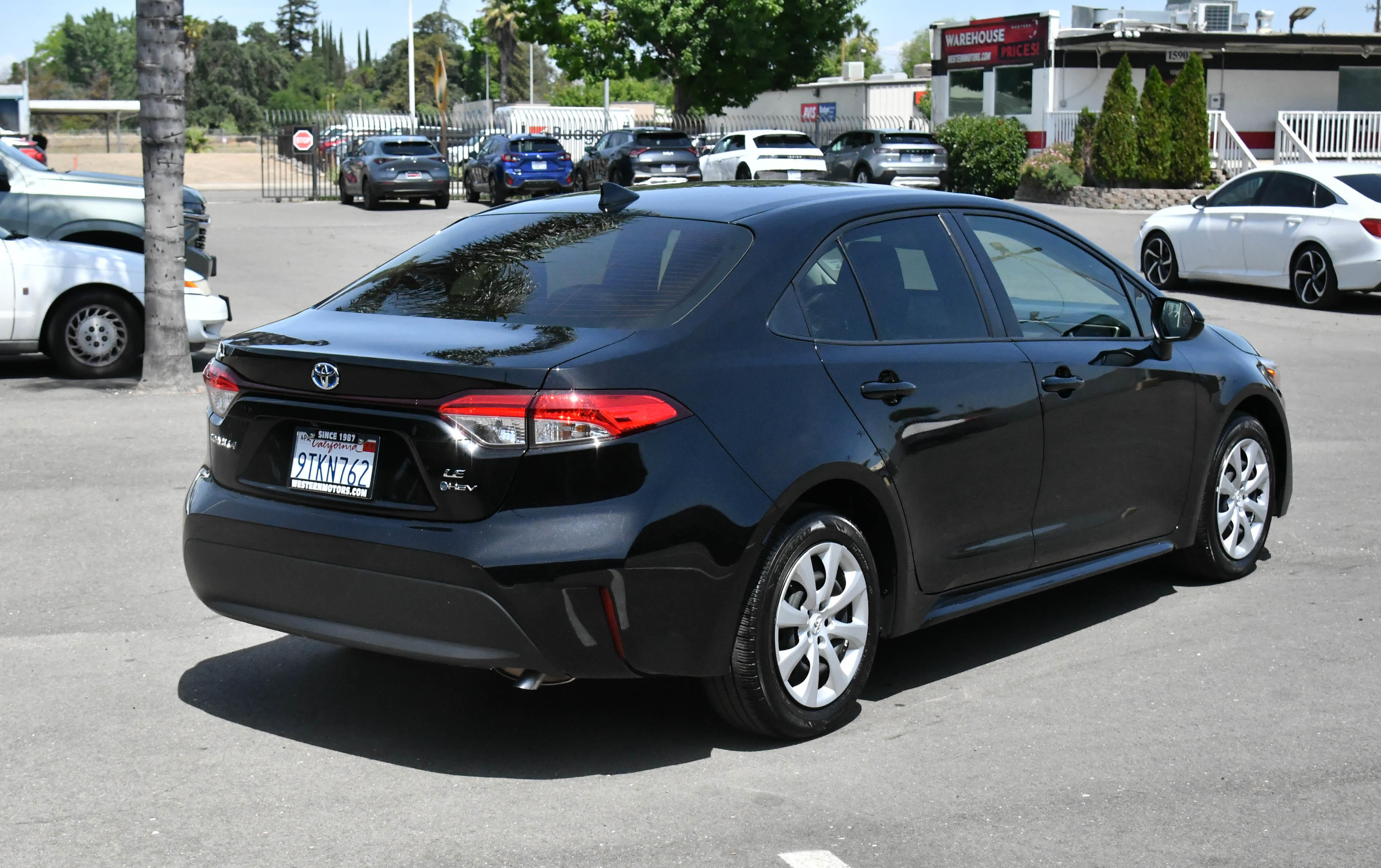 Used 2025 Toyota Corolla LE w/ Convenience Package FWD image 8