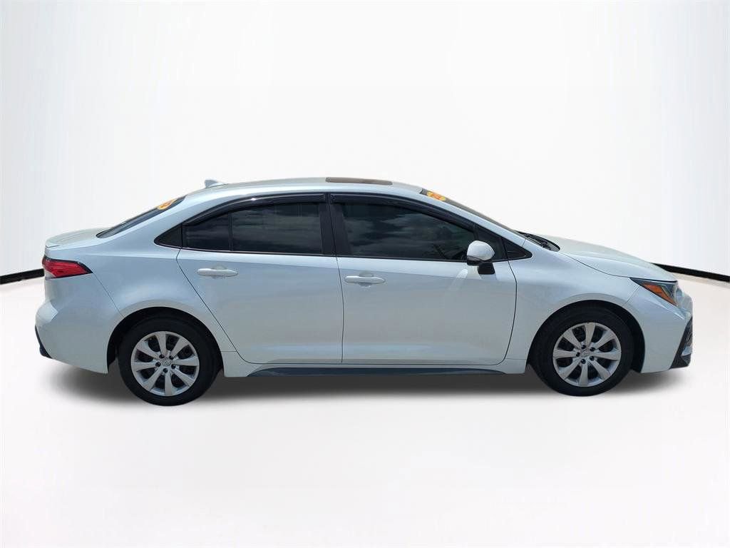 Used 2022 Toyota Corolla SE FWD image 4