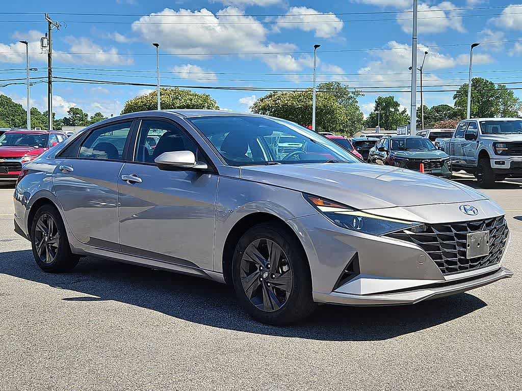 Used 2023 Hyundai Elantra Blue FWD image 3