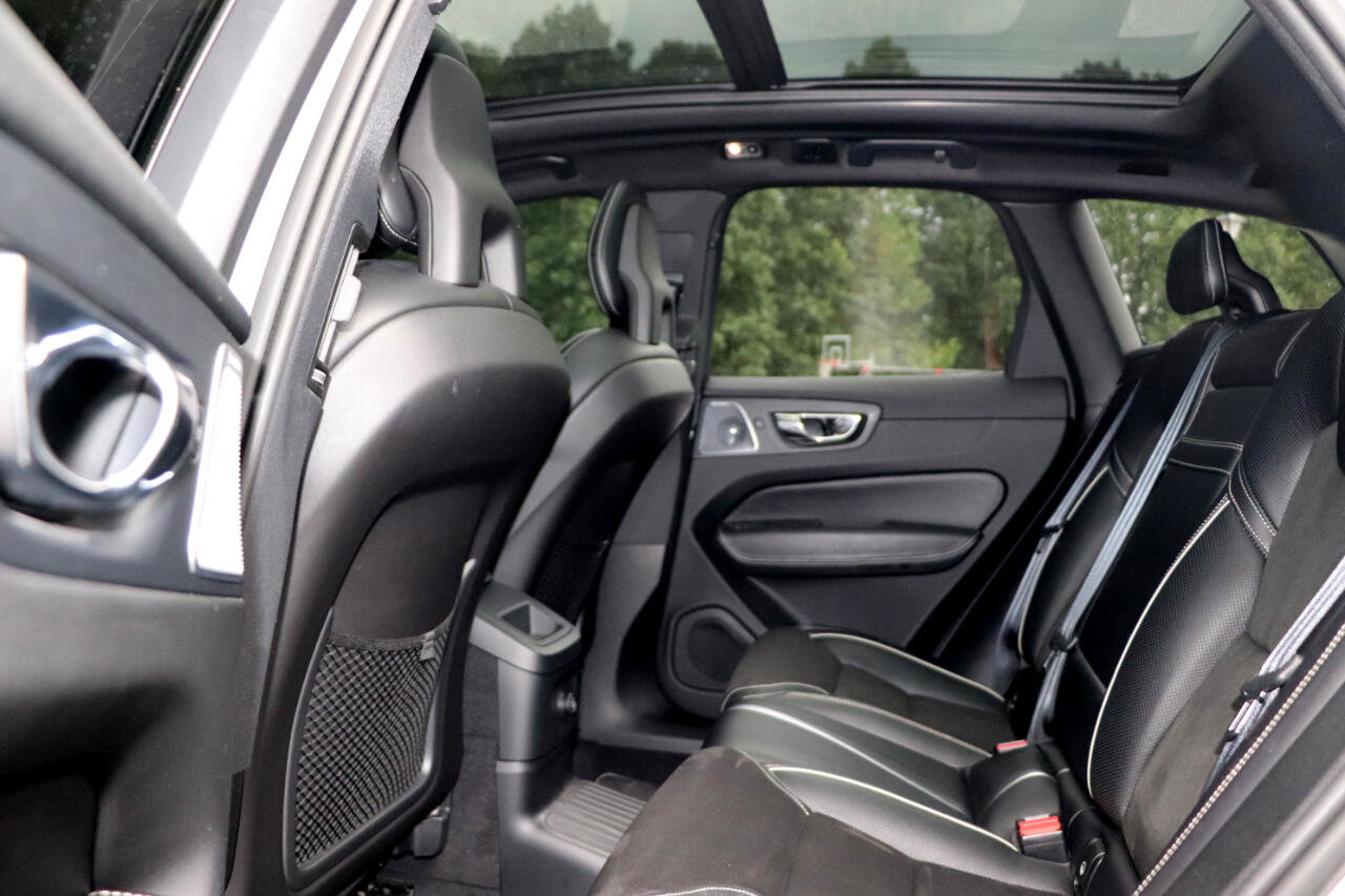 Used 2018 Volvo XC60 T8 R-Design w/ Convenience Package image 15