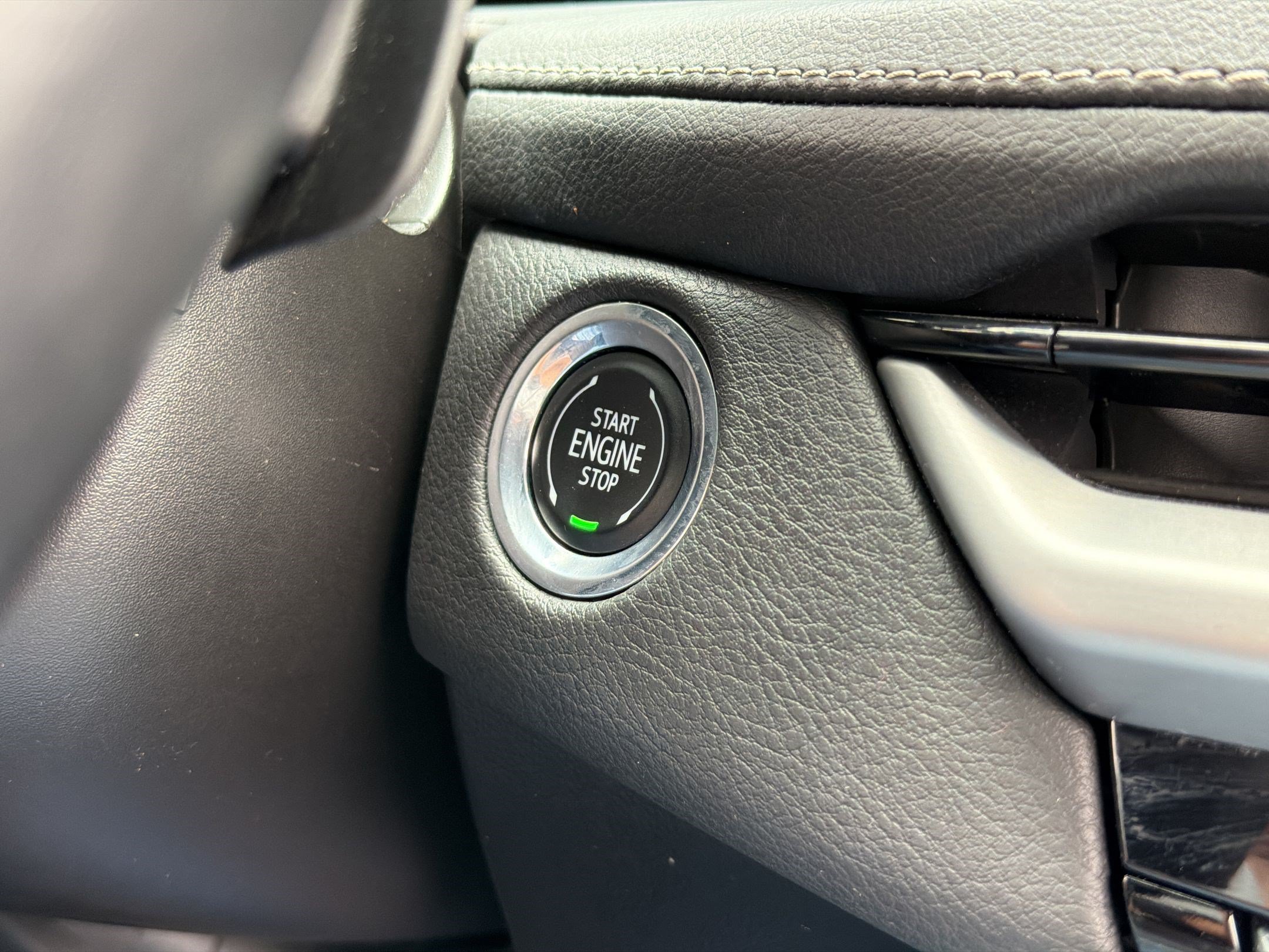 Used 2024 Cadillac XT4 Premium Luxury FWD image 15