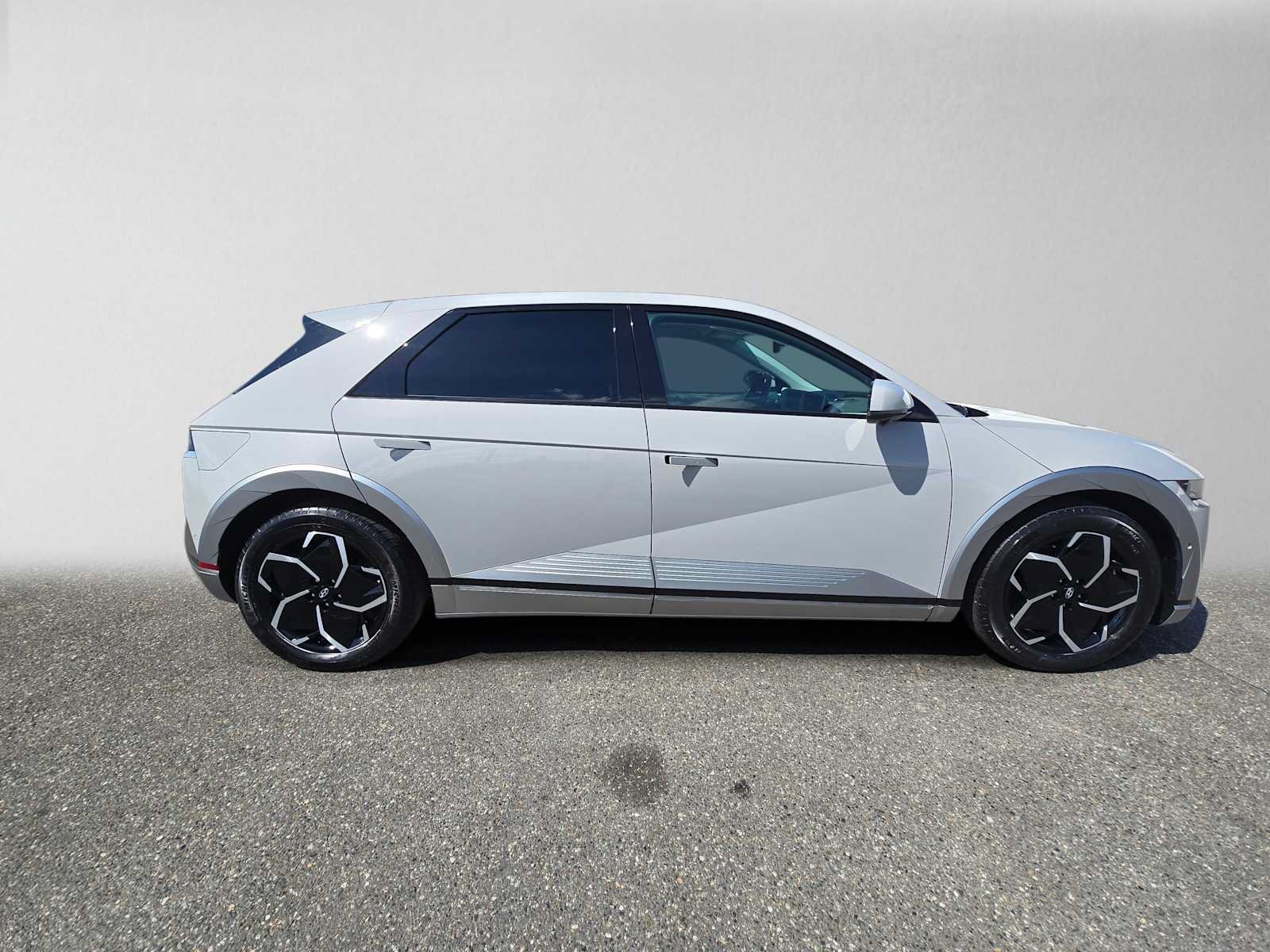 Used 2024 Hyundai Ioniq 5 Limited RWD image 2
