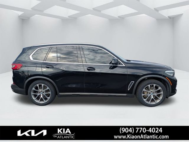 Used 2019 BMW X5 xDrive40i w/ Premium Package 2 AWD/4WD image 2