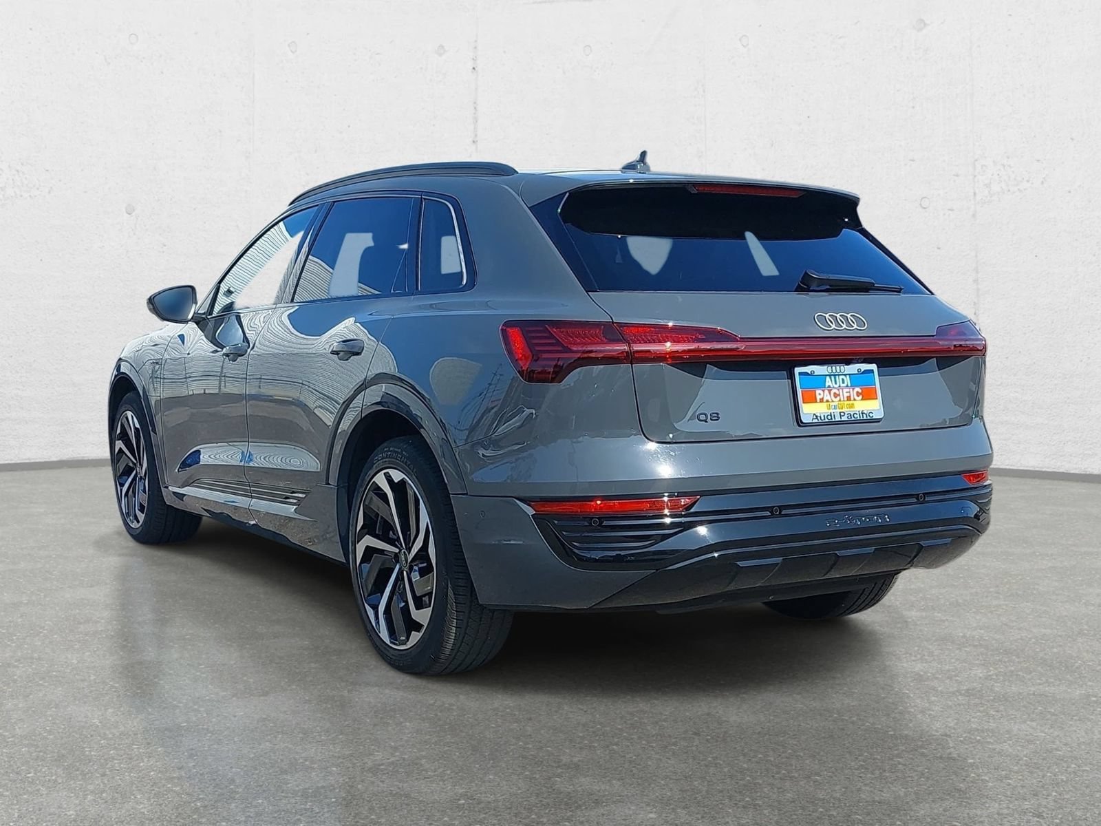 Used 2024 Audi Q8 e-tron Premium Plus w/ Premium Plus Package AWD/4WD image 7