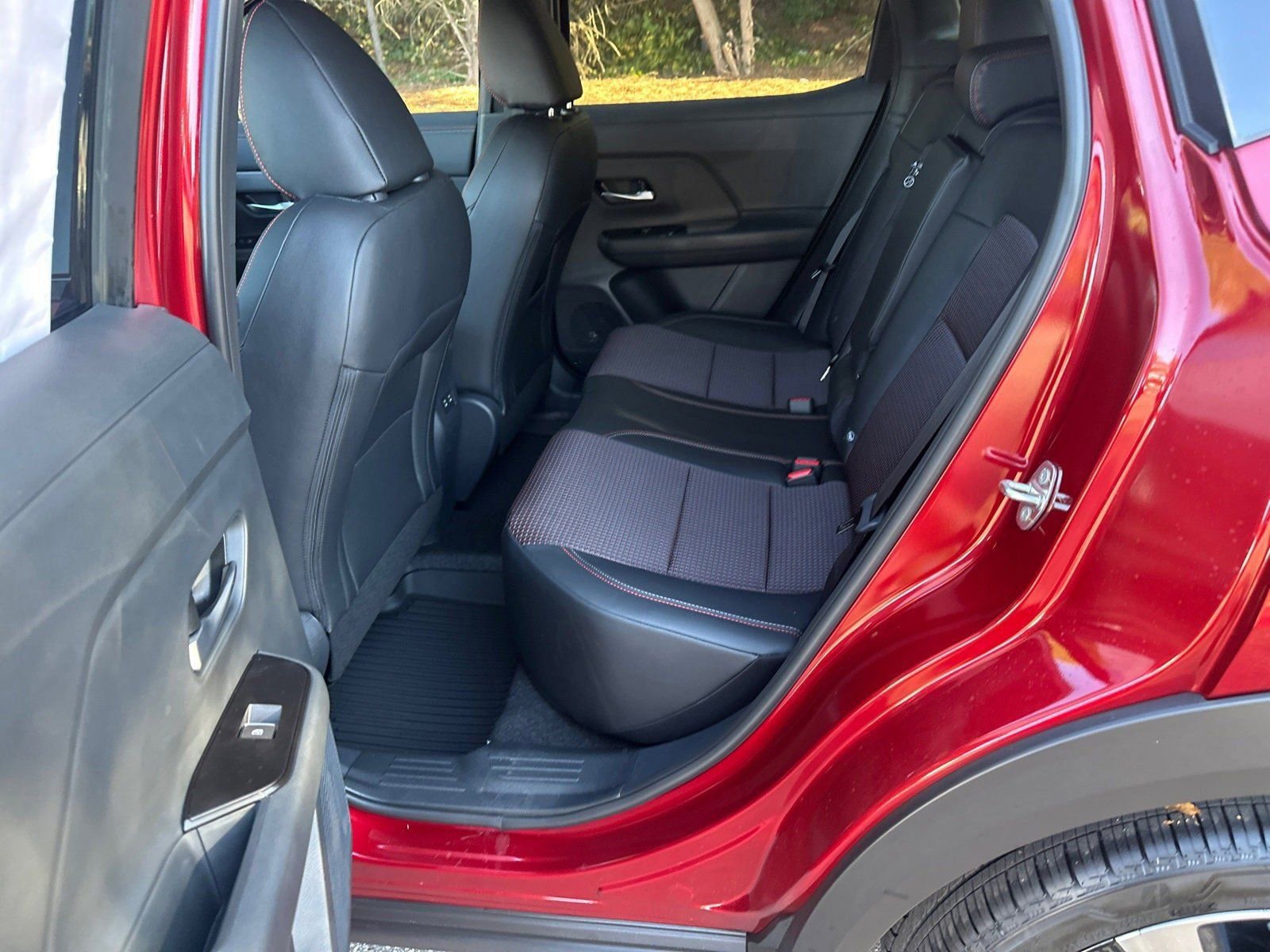 New 2026 Nissan Kicks SR w/ Cold Weather Package FWD image 20
