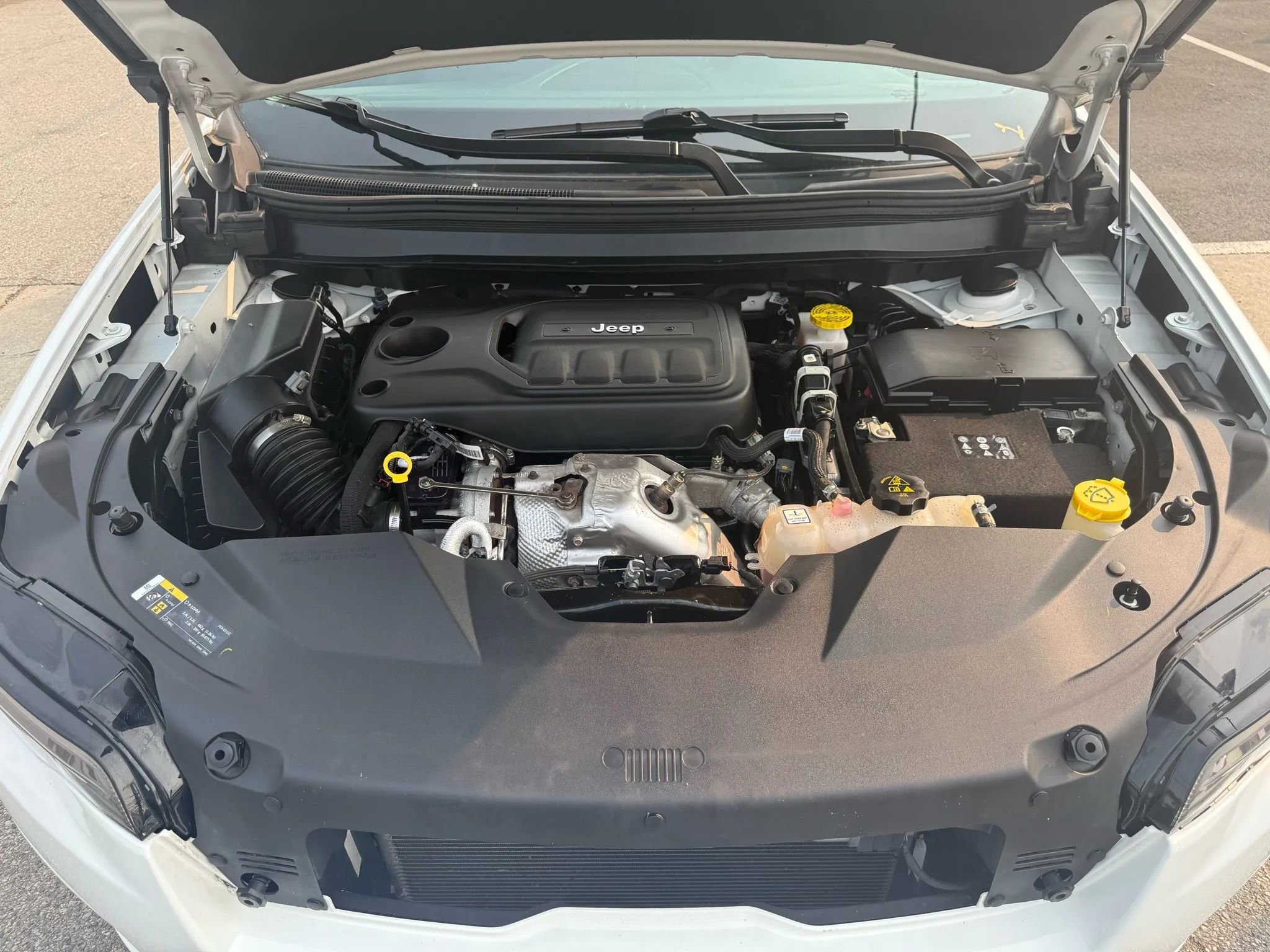 Used 2019 Jeep Cherokee Overland w/ Technology Group image 27