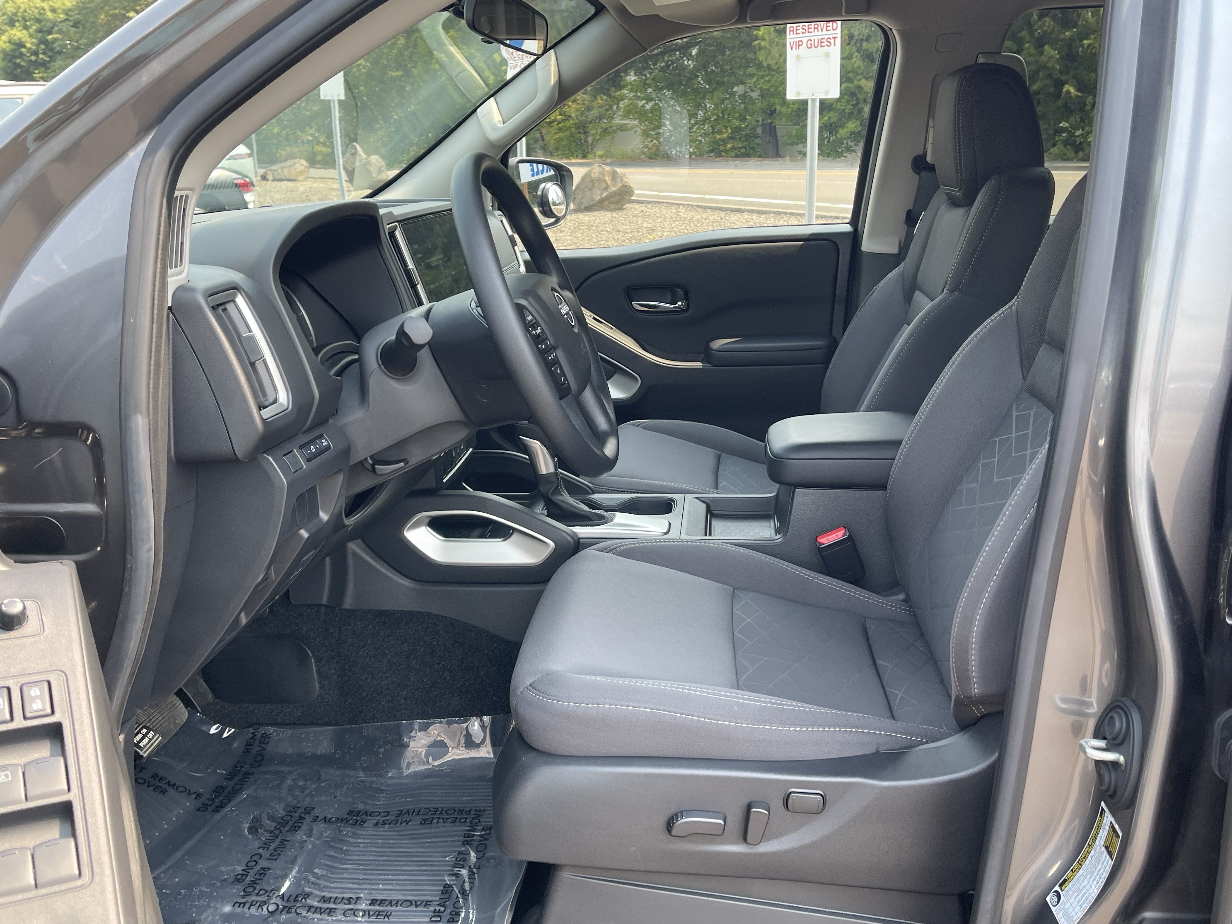 Used 2025 Nissan Frontier SV AWD/4WD image 12