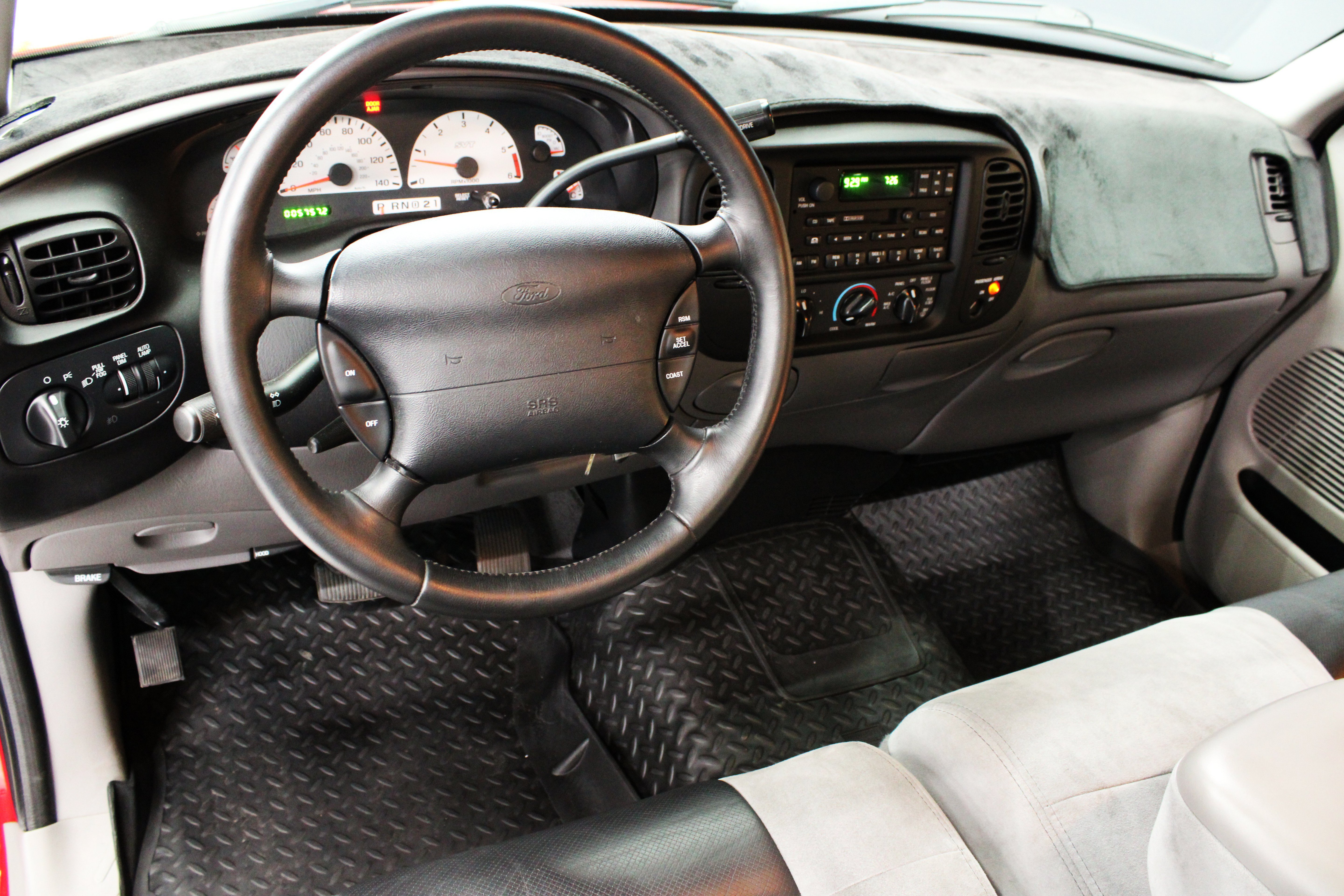 Used 1999 Ford F150 Lightning RWD image 2