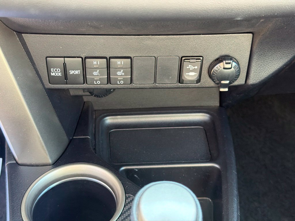 Used 2015 Toyota RAV4 Limited w/ Technology Package AWD/4WD image 19